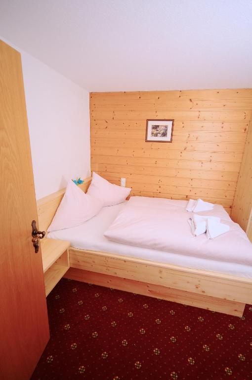 Ahnenhoefl Partenen Bagian luar foto